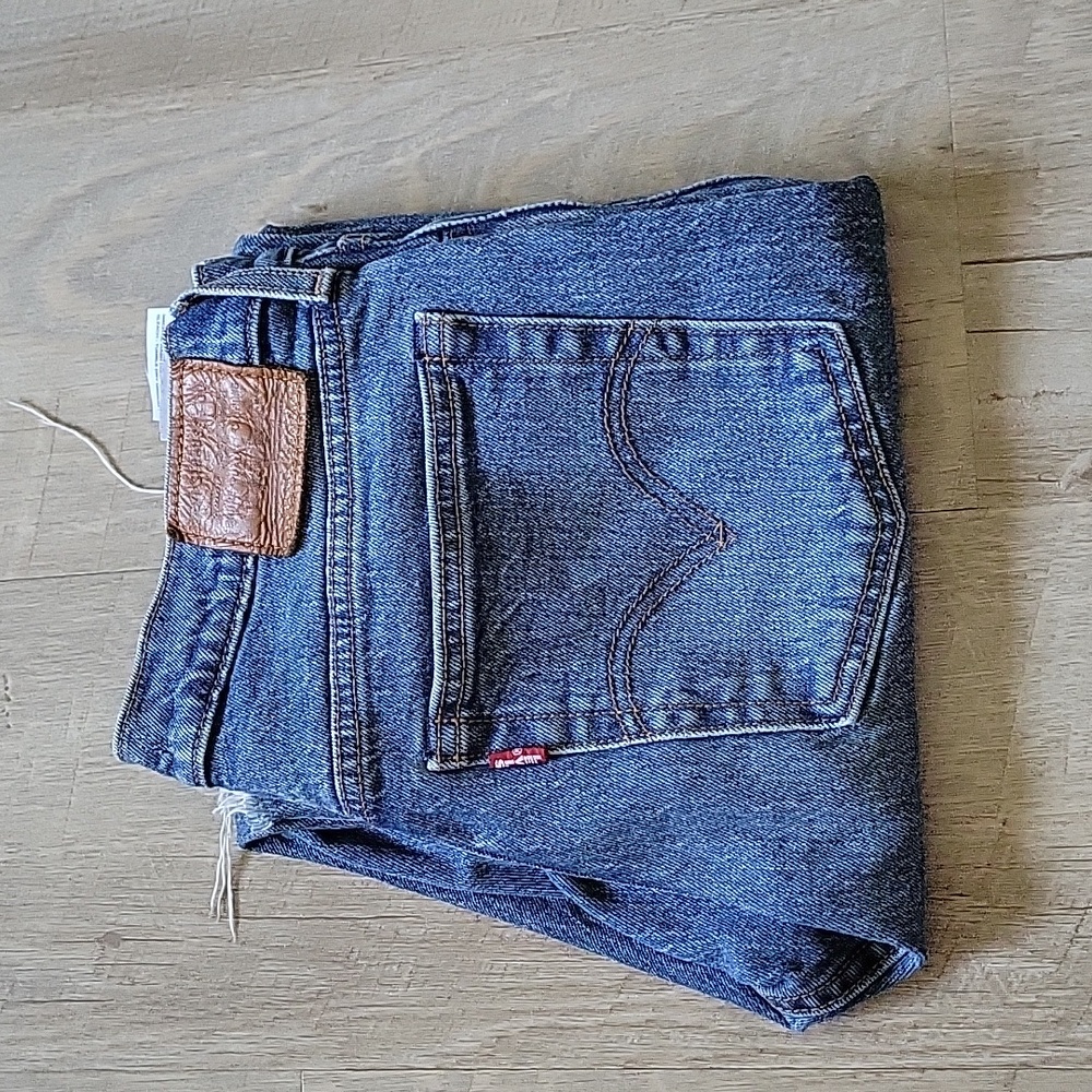 Levi's ankle cropped jeans with frayed hem